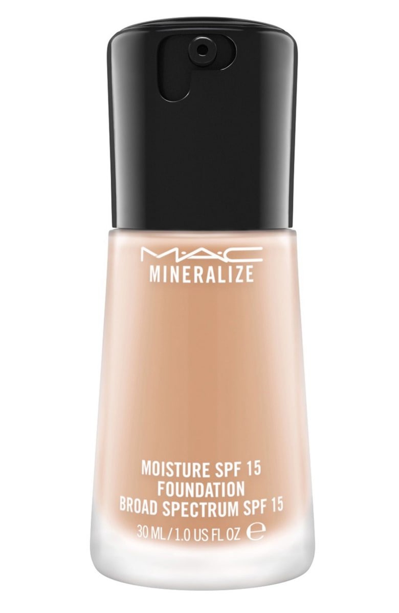 MAC Mineralize Moisture Foundation Broad Spectrum SPF 15